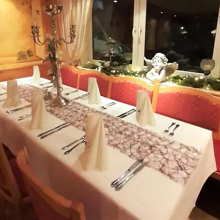 Landgasthof Gruener Baum Hotel