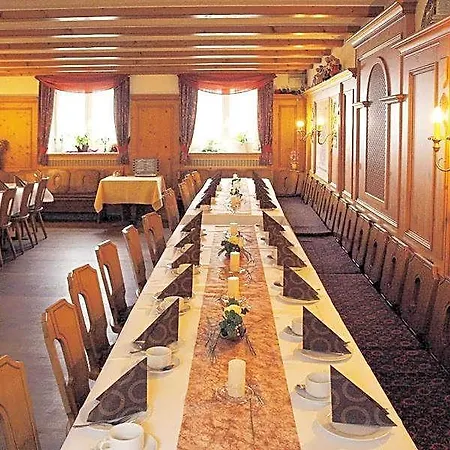 Landgasthof Gruener Baum ホテル