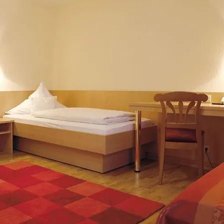 Landgasthof Gruener Baum *